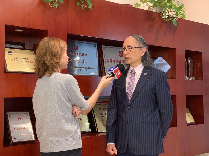 庭审时,李小华律师向合议庭提出陈明有自首情节,立功表现等法定,酌定